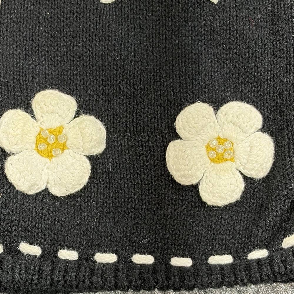 Mandal Bay Sweater Vest L Embroidered Bumble Bees Daisies Teacher Grandma Core - Picture 3 of 8